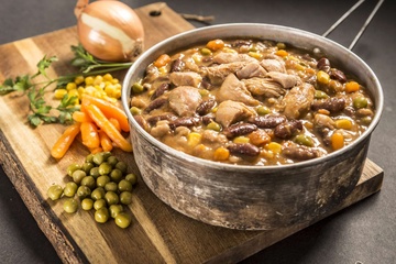 Chicken with beans and vegetables
