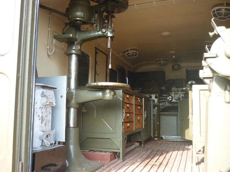 automobil Praga V3S skříň soustružna