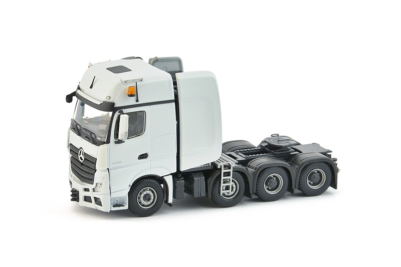 model MB Actros Gigaspace 8x4 white